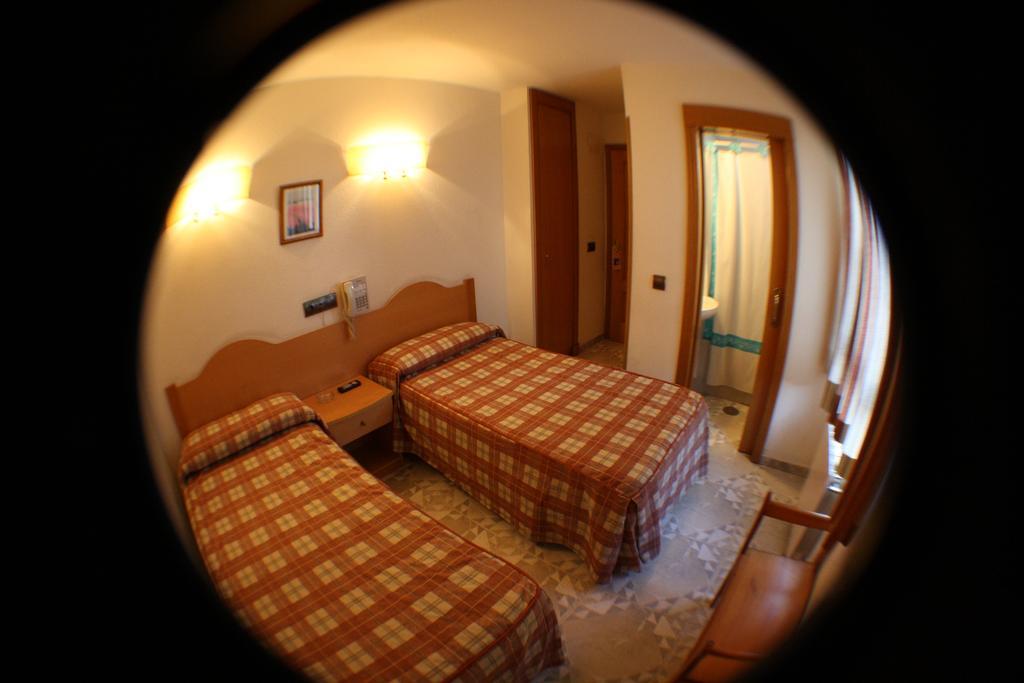 Hostal Goyma II San Fernando De Henares Esterno foto