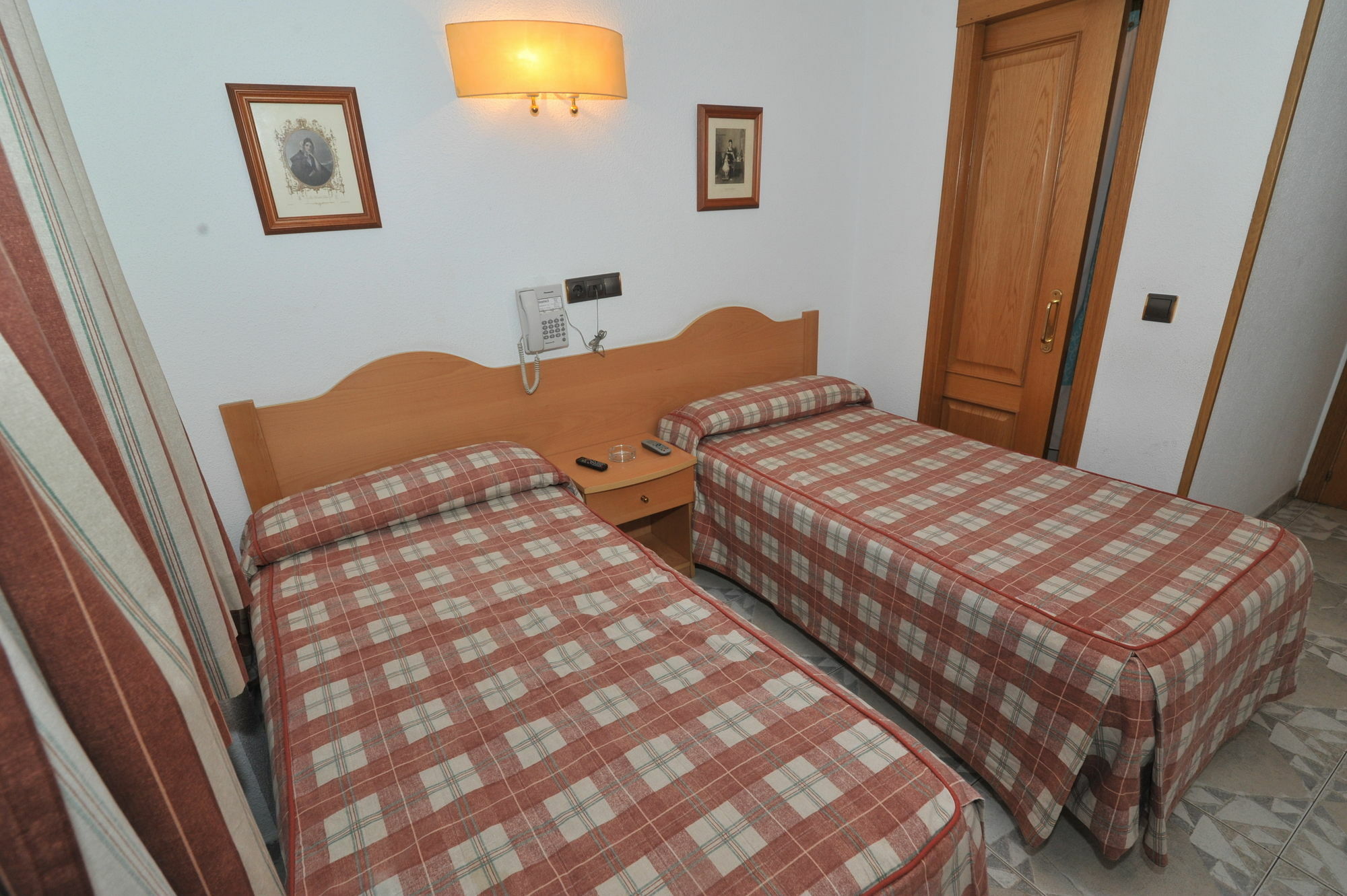 Hostal Goyma II San Fernando De Henares Esterno foto